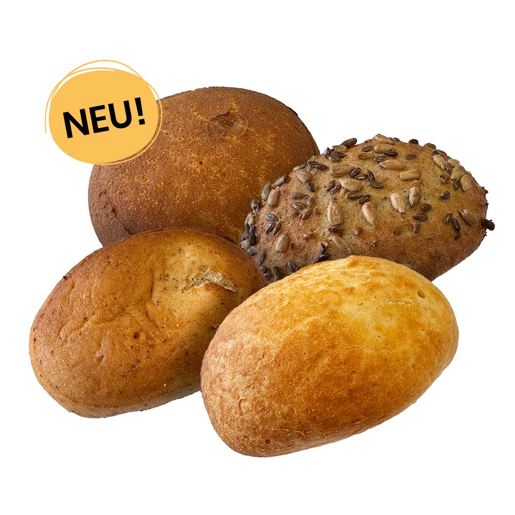 Vier gluten- und laktosefreie Brötchen in verschiedenen Sorten, darunter helle, dunkle und mit Saaten bestreute Varianten.