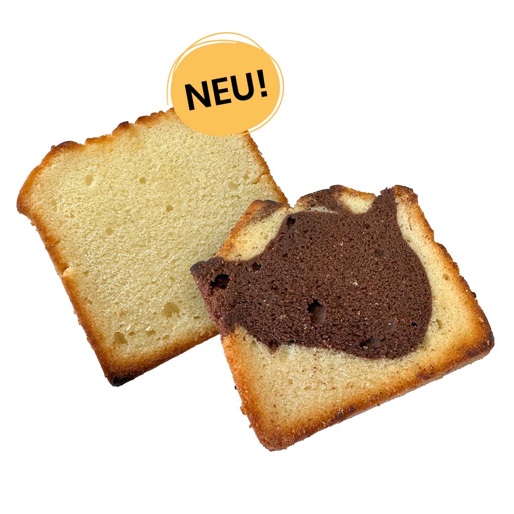 Zwei Scheiben gluten- und laktosefreier Rührkuchen, eine helle und eine Marmorvariante, mit goldbrauner Kruste und saftig-lockerer Konsistenz.